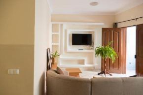 2 bdr central apt, Palmarejo & Free WIFI - LCGR